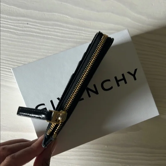 SOLD🌸 Givenchy Textured Card Holder Zippy Wallet - Picture 8 of 12